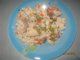 Плов с мясом и овощами.