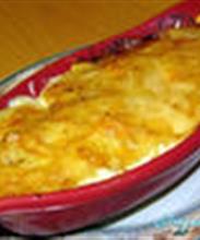 Картофельная запеканка со швейцарским сыром, ветчиной и сливками.
