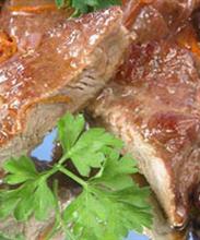 Мясо по-гречески с черносливом и корицей
